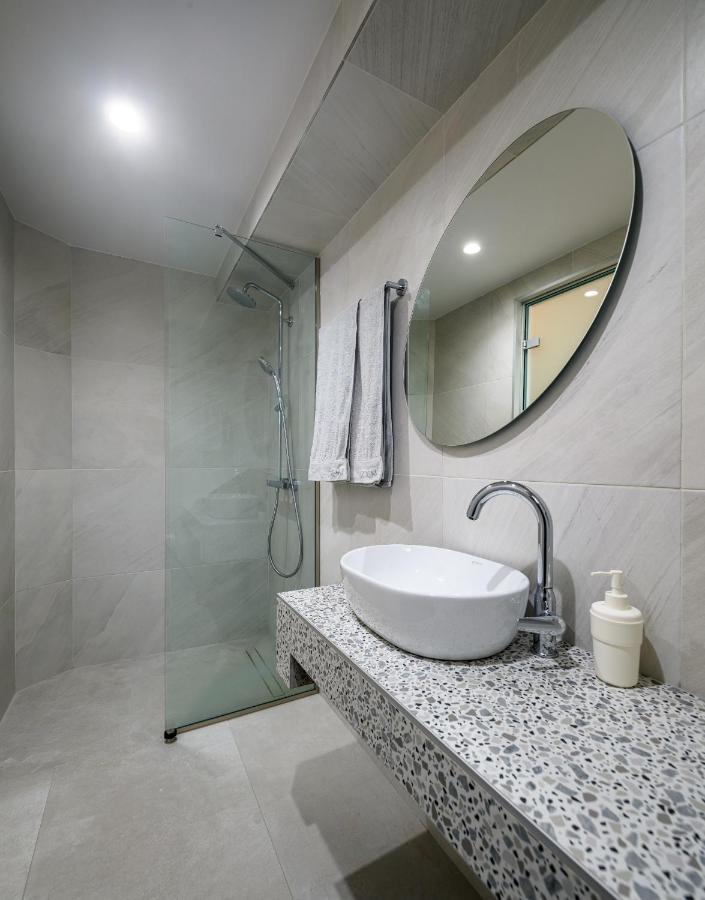 Noa Beachfront Apartament